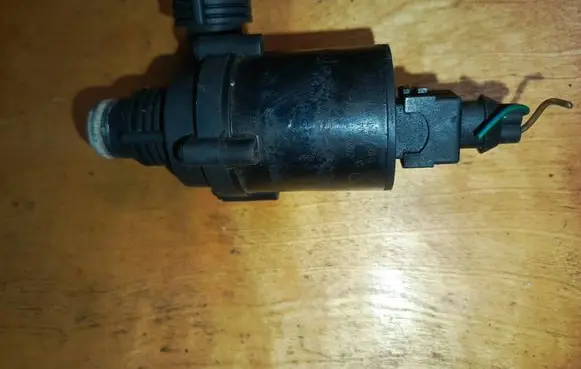 BMW X5 E53 Electric auxiliary coolant/water pump 6904496