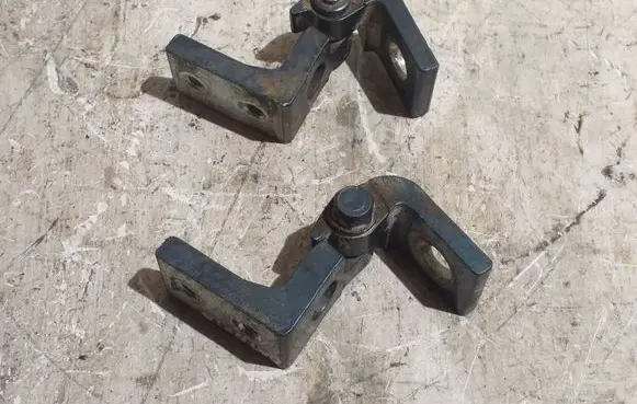 Rear door hinge set