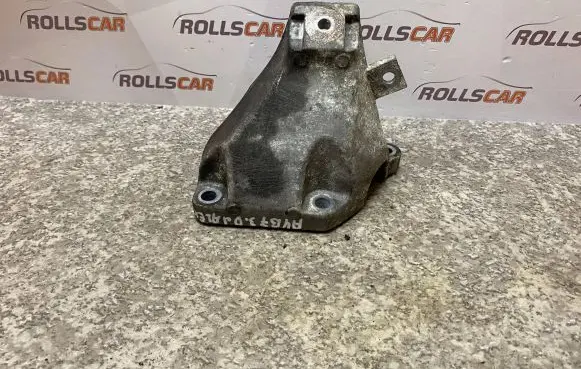 Audi A4 S4 B7 8E 8H Engine mounting bracket 8E0199308AK