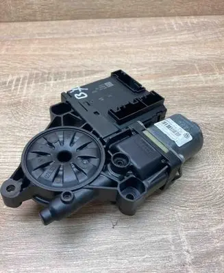 Volkswagen PASSAT B7 Front door window regulator motor 3C0959793C 3AA959701A