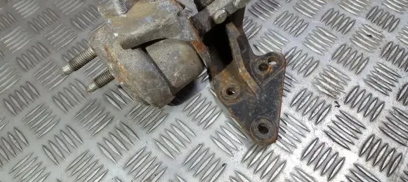 Ford Focus Engine mount bracket 95ab6030cb 95ab-6030-cb