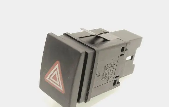 Volkswagen Polo IV 9N3 Hazard light switch 6Q0953235A
