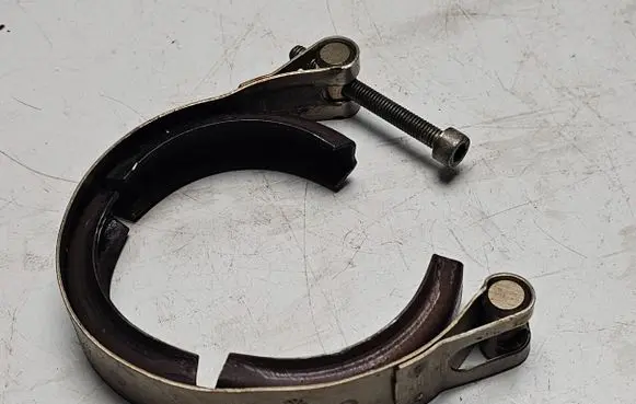 Volkswagen PASSAT B7 Muffler pipe connector clamp 1K0253725