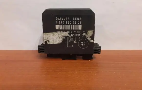 Mercedes-Benz E W210 Door control unit/module 8343 2108207526