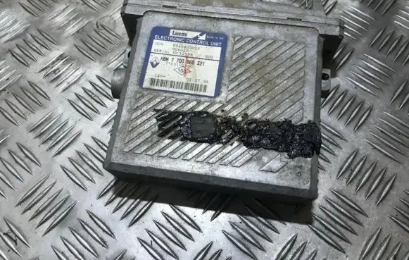 Volvo S40, V40 Engine control unit/module 7700868321 r04080002b