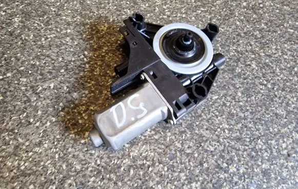 Dodge Durango Rear door window regulator motor