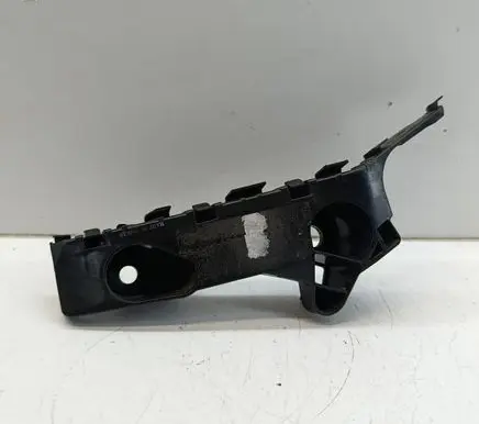 Mazda 3 III Front bumper mounting bracket 