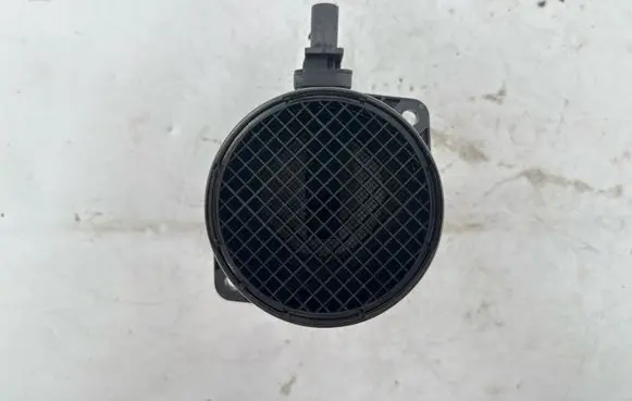 Volkswagen PASSAT B6 Mass air flow meter 0281002735