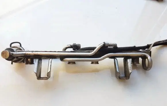 Volkswagen PASSAT B5.5 Fuel main line pipe ZSB06B133313M 1297