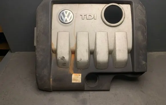 Volkswagen PASSAT B6 Engine cover (trim) 03G103925AN 03G103925AJ