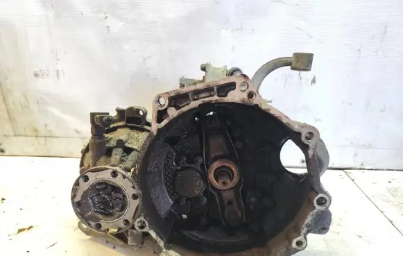 Volkswagen Polo III 6N 6N2 6NF Manual 5 speed gearbox 6X0711051 MQA00