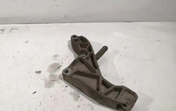 Opel Zafira B Gearbox mounting bracket 24459826
