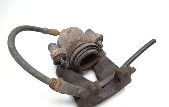 Volkswagen Golf VI Front brake caliper