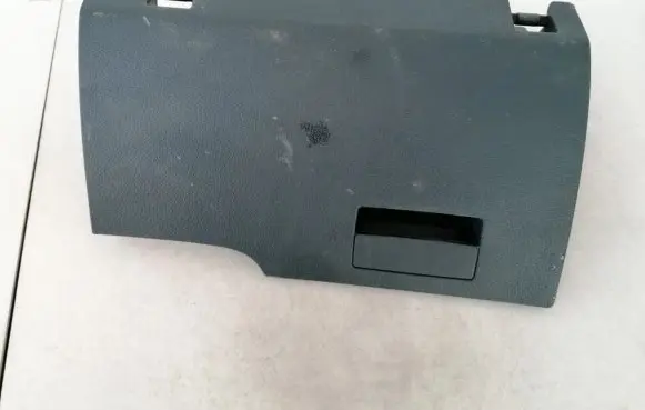 Volkswagen Touran I Glove box