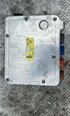 Voltage converter inverter