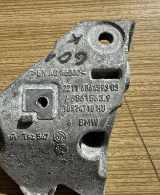 BMW X3 G01 Engine mounting bracket 6861563 6864593