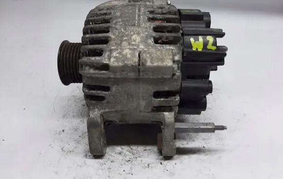 Volkswagen Golf V Generator/alternator 03C903023B