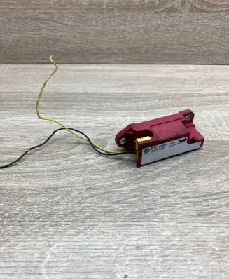 Volkswagen Golf IV Airbag deployment crash/impact sensor IJ0909606D 01990212