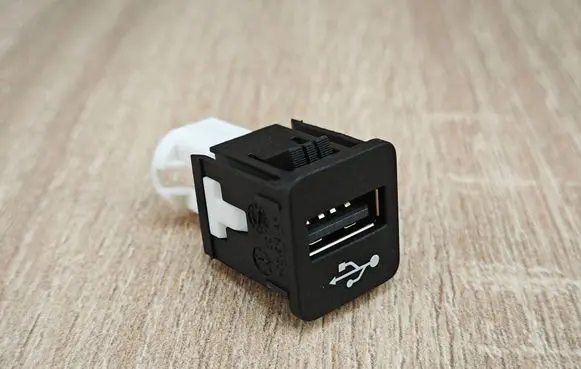 BMW X4 G02 USB socket connector 9229294