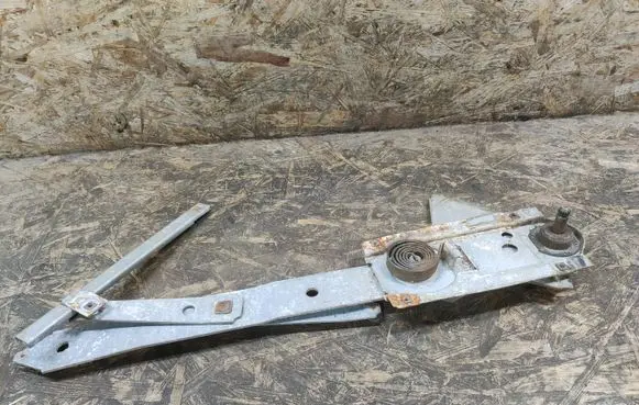 Buick LeSabre Front door manual window regulator 