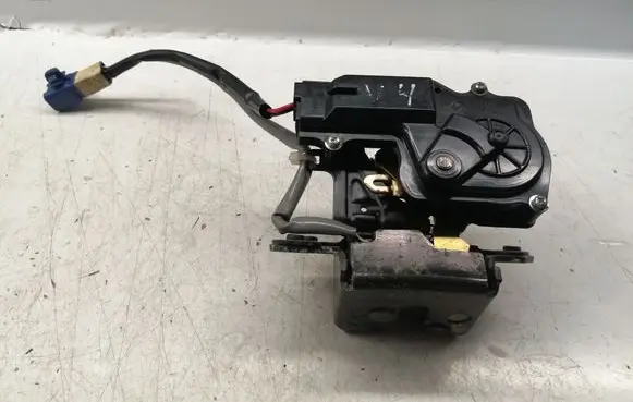Toyota Corolla Verso AR10 Tailgate/trunk/boot lock/catch/latch 6935005051