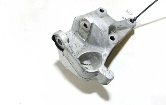 Peugeot 407 Engine mounting bracket 96451611