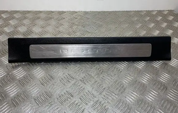SsangYong Rexton Front sill trim cover 7726136000