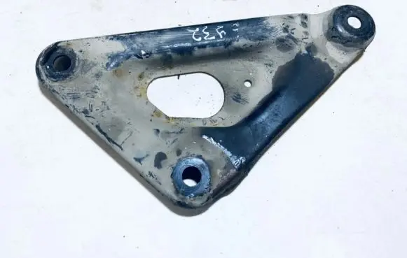 Opel Zafira A Engine mounting bracket