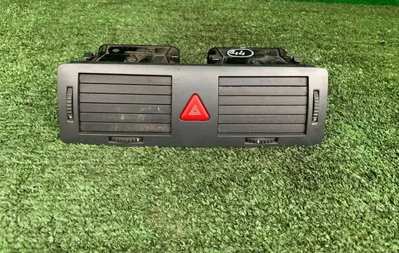 Skoda Fabia Mk1 (6Y) Dash center air vent grill 6Y0820951