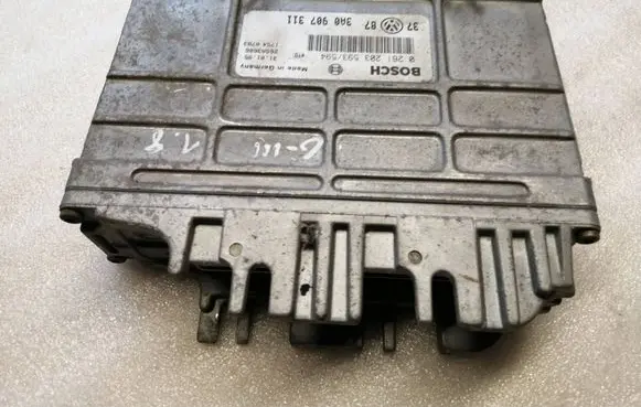 Volkswagen Golf III Engine control unit/module 3A0907311 26SA3606 0261203593