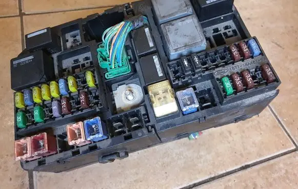 Ford Mondeo MK I Fuse box set 71543256TA1 1S7T14A142AA