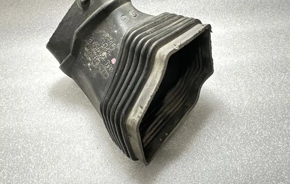 Audi A6 S6 C6 4F Air intake duct part 4F0129739B