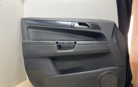 Opel Zafira B Front door card panel trim 13189256