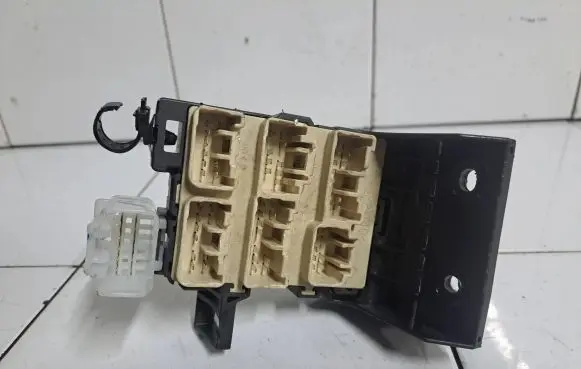 Toyota Avensis T250 Fuse box set 8273405020