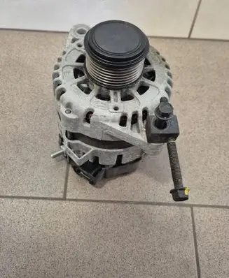 Hyundai i30 Generator/alternator 3730003855