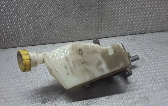 Master brake cylinder