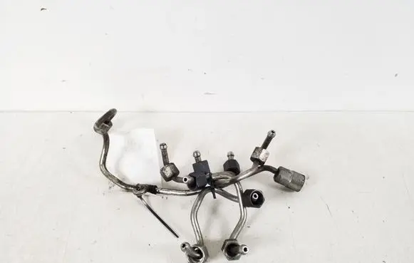 Fuel injector supply line/pipe