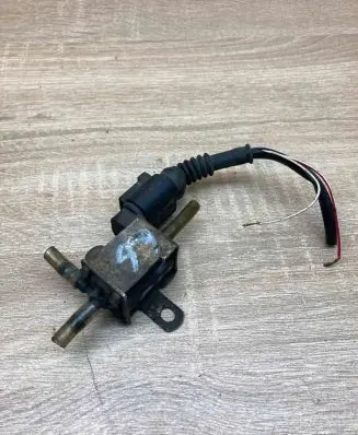 Audi A4 S4 B5 8D Turbo solenoid valve 028906283 99T161