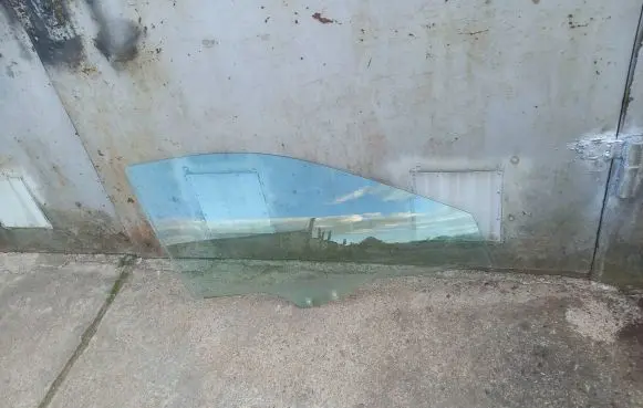 Mazda 6 Front door window glass four-door 