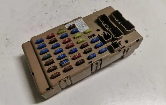 Subaru Legacy Fuse box set JB200500N