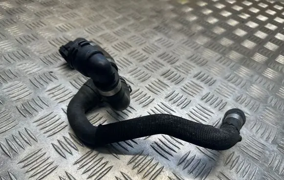 Mercedes-Benz GLC C253 Engine coolant pipe/hose A2135016982
