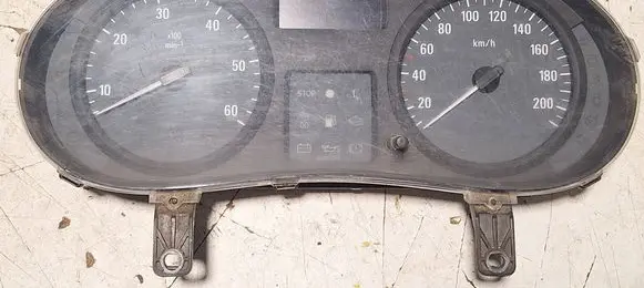 Opel Vivaro Speedometer (instrument cluster) P8200390135A 216788839 281177085