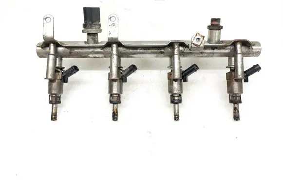 Skoda Octavia Mk2 (1Z) Fuel main line pipe 06J133317M 06H906036H 0261500074