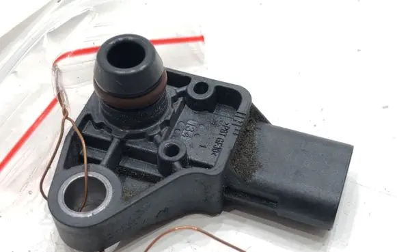 Ford Focus Air pressure sensor 0261230494