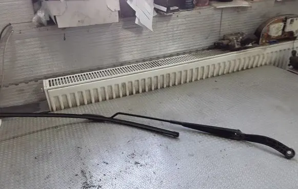 Peugeot 307 Front wiper blade arm 4739653276380