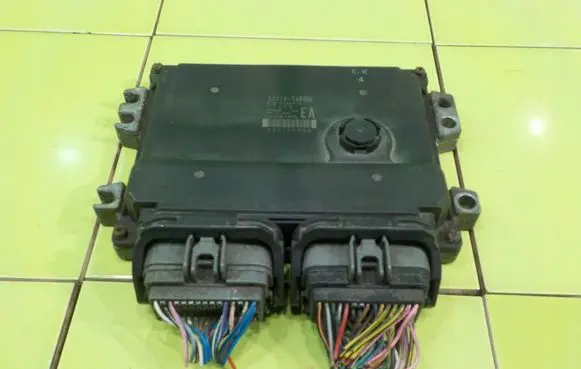 Suzuki Grand Vitara II Engine control unit/module 3391076K00