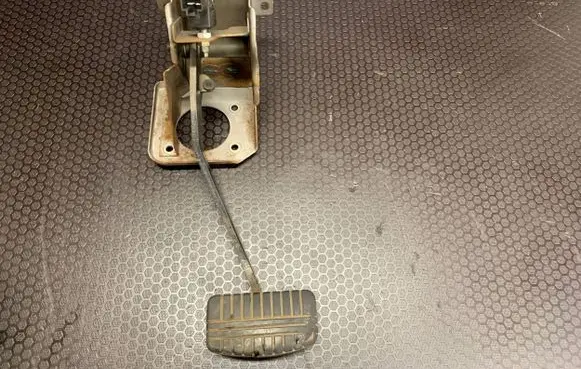 Hyundai Terracan Brake pedal 328002E270