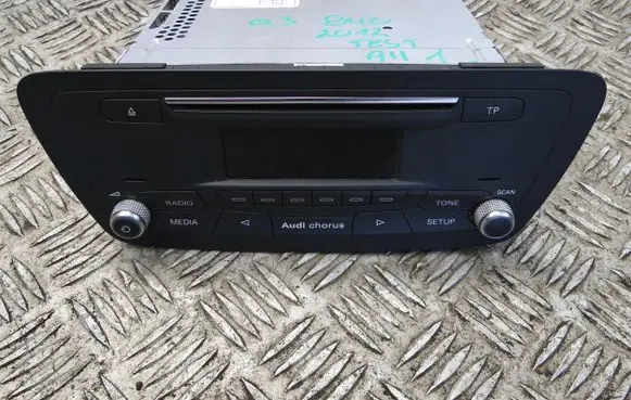 Audi Q3 8U Radio/CD/DVD/GPS head unit 8U0035160