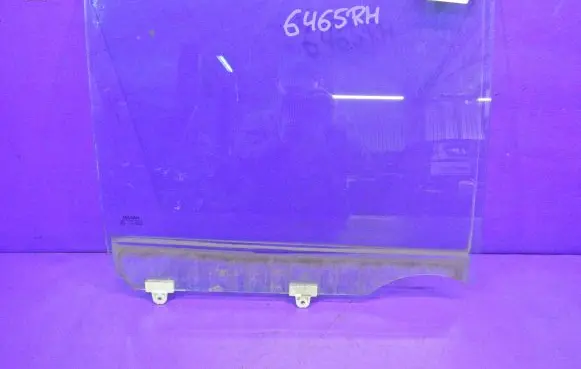 Nissan Tiida C11 Front door window glass four-door
