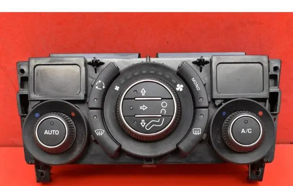 Peugeot 308 Climate control unit 96718462XT00